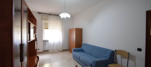 2-salle Appartement à Piacenza, Italy No. 258431 3