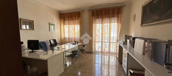 6 rooms Building in Naples, Italy No. 9137 4