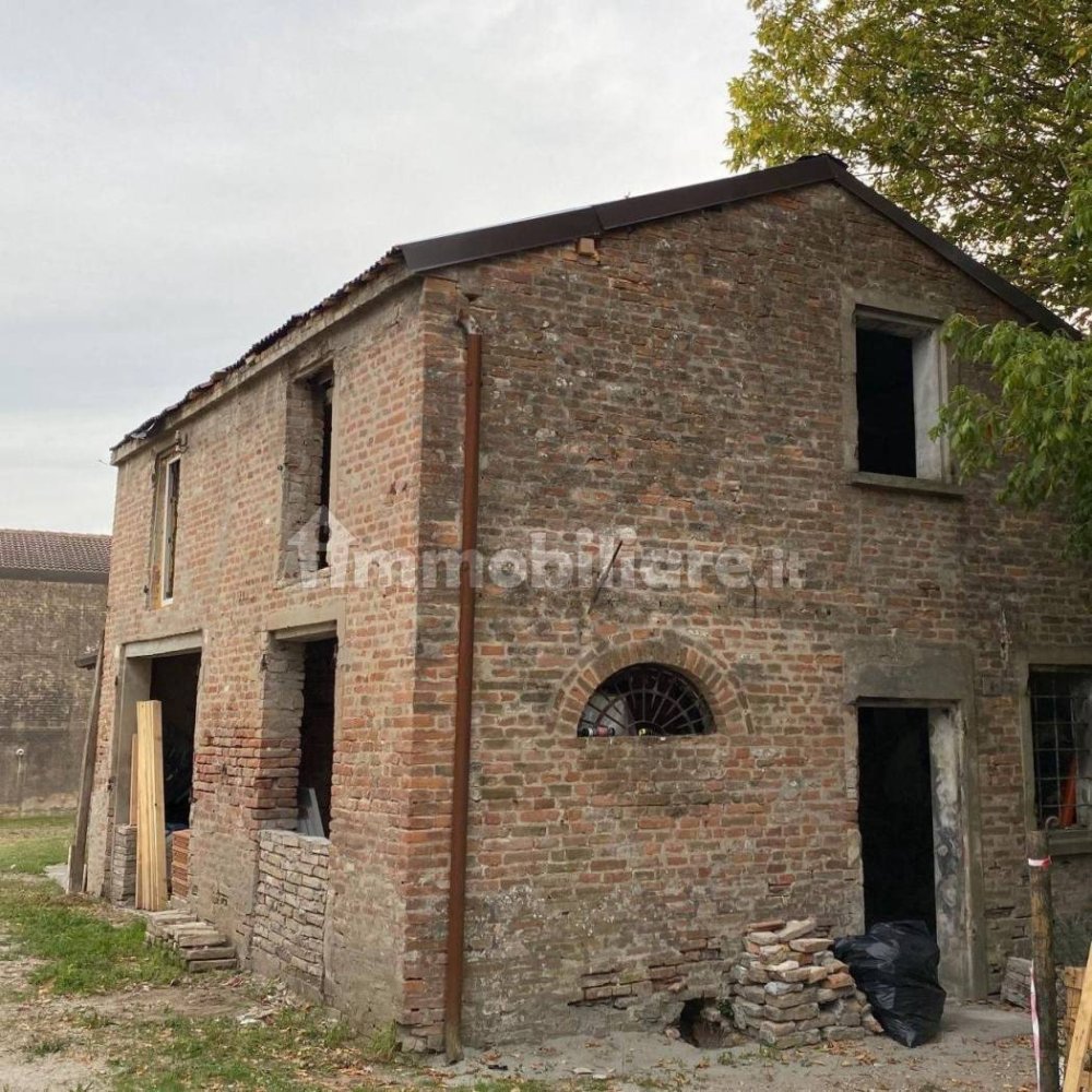 2 bedrooms Villa in Vigarano Mainarda, Italy No. 371274