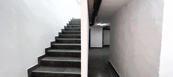 98m² Commercial property in Zaragoza, Spain No. 64475 11