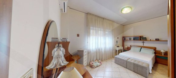 4 rooms Apartment in Brusciano, Italy No. 24078 24
