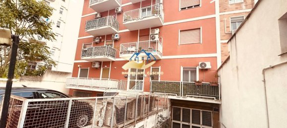 274m² Commercial property in Palermo, Italy No. 344455 3