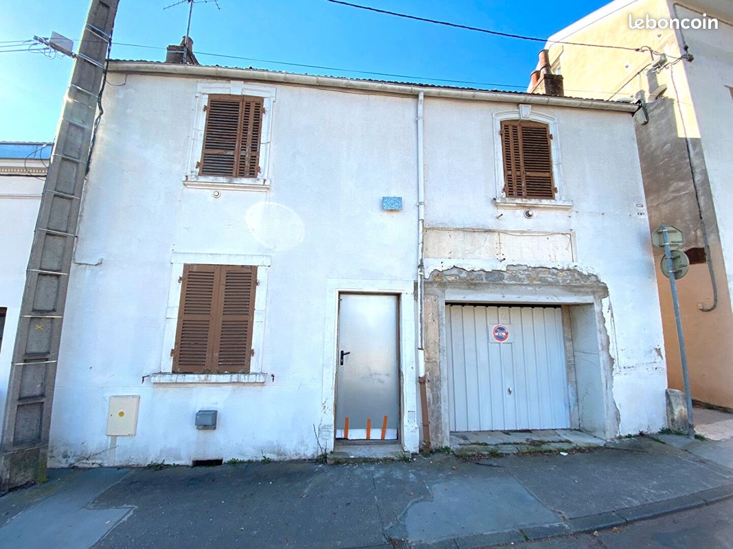 Casa de 3 habitaciónes en Dijon, France No. 203236