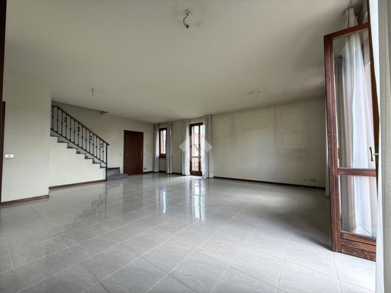 4 rooms Apartment in Scanzorosciate, Italy No. 286825