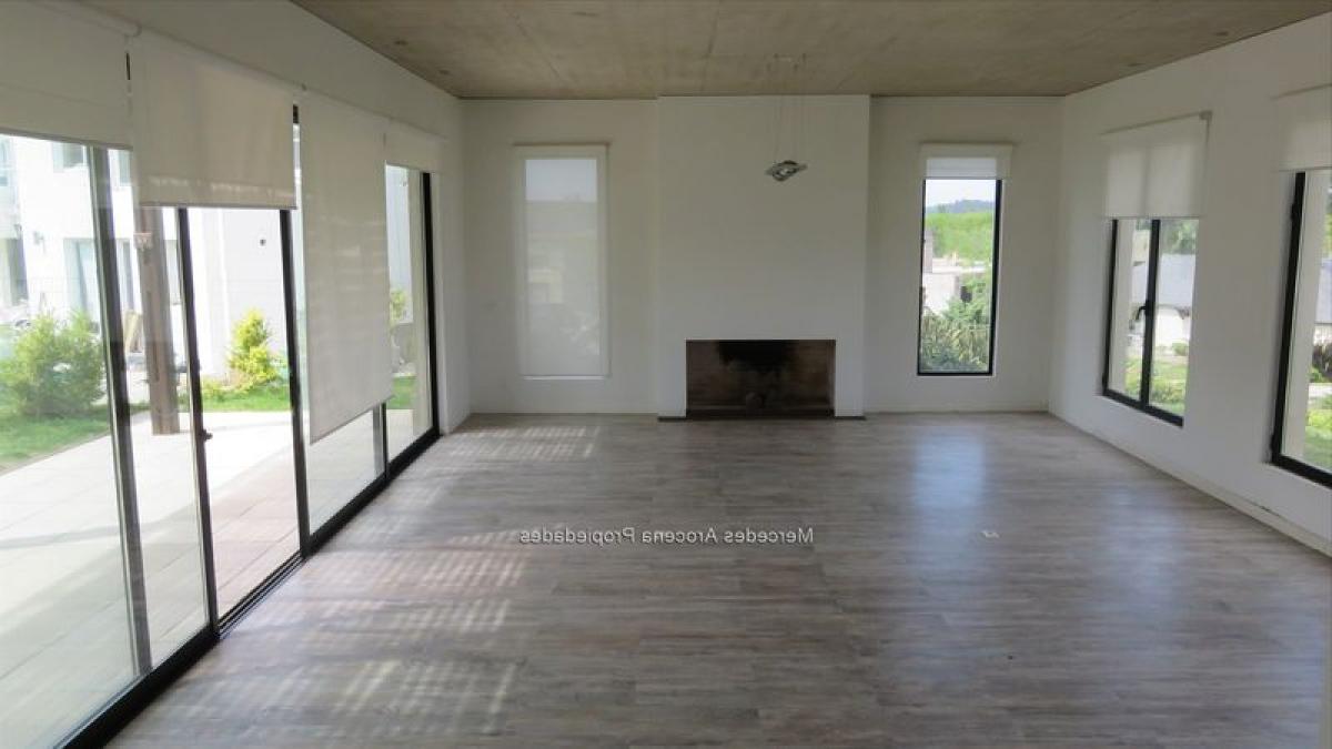 Дом с 4 спальнями в Канелонес, Уругвай № 11441