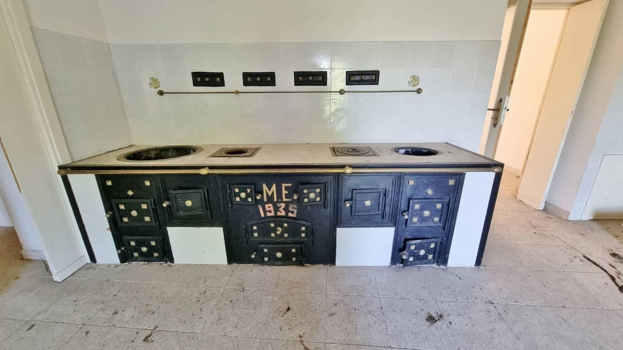 10 rooms House in Castel Baronia, Italy No. 113695