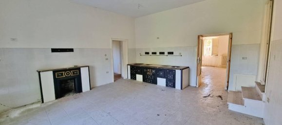 10 rooms House in Castel Baronia, Italy No. 113695 12