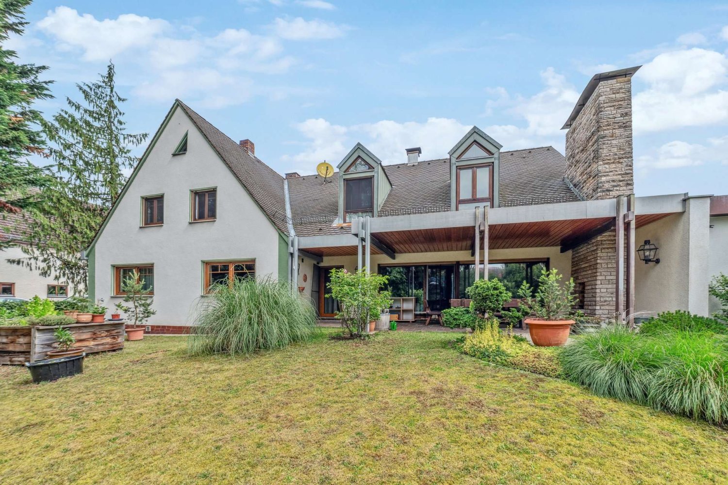 8 rooms Building in Erlangen, Germany No. 109389