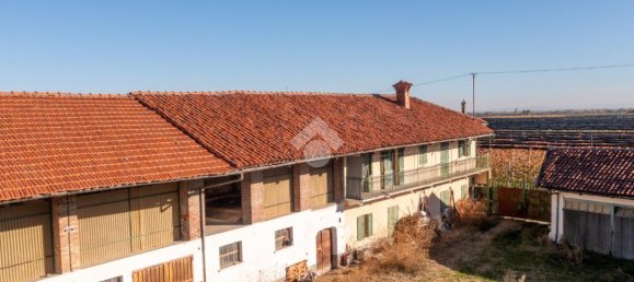 8 rooms House in Verzuolo, Italy No. 25228 4