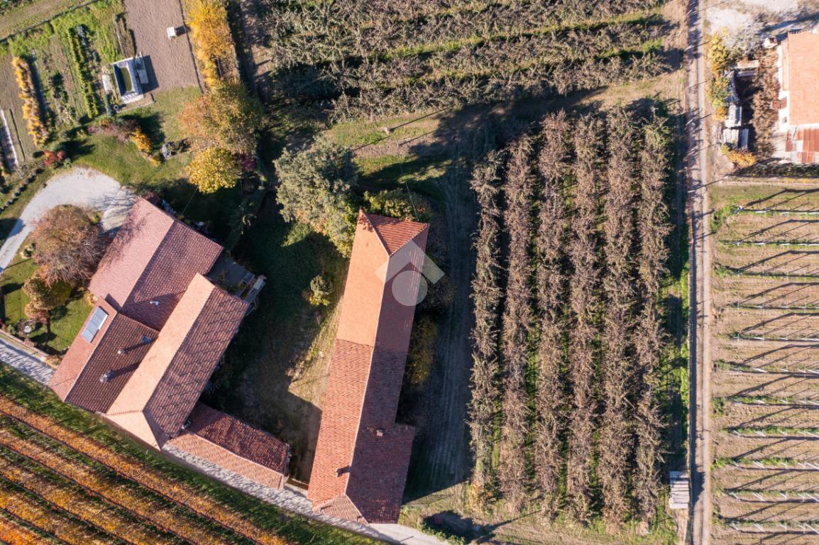 8 rooms House in Verzuolo, Italy No. 25228