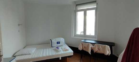 3 chambres Bâtiment à Arras, France No. 59369 9