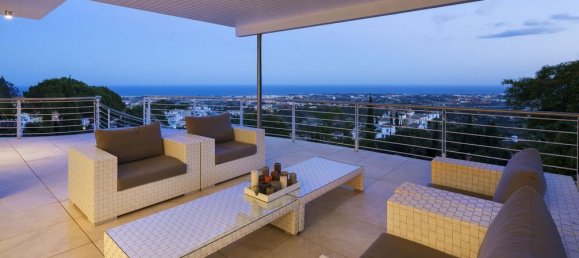 5 bedrooms Villa in Benahavis, Spain No. 19576 8