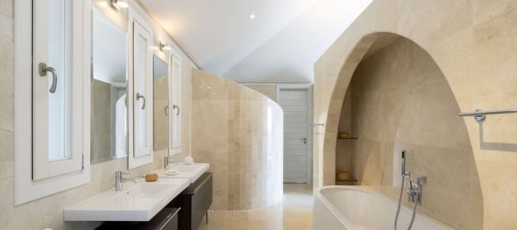 5 bedrooms Villa in Benahavis, Spain No. 19576 22