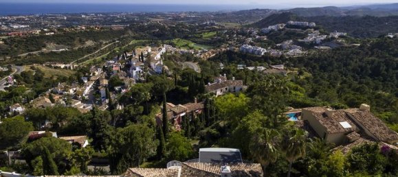 5 bedrooms Villa in Benahavis, Spain No. 19576 2