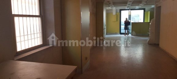 Almacén de 2 habitaciónes en Lucca, Italy No. 211549 4