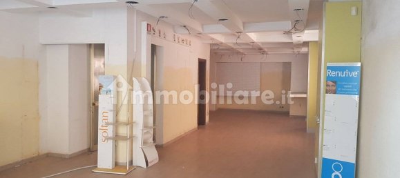 Almacén de 2 habitaciónes en Lucca, Italy No. 211549 2