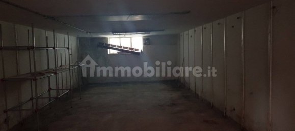 Almacén de 2 habitaciónes en Lucca, Italy No. 211549 12