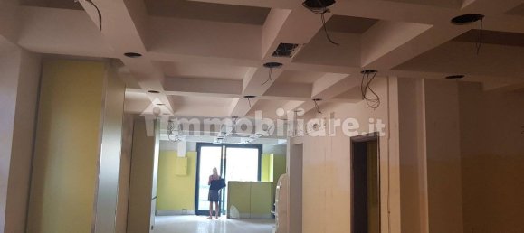 Almacén de 2 habitaciónes en Lucca, Italy No. 211549 3