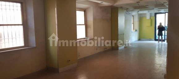 Almacén de 2 habitaciónes en Lucca, Italy No. 211549 5