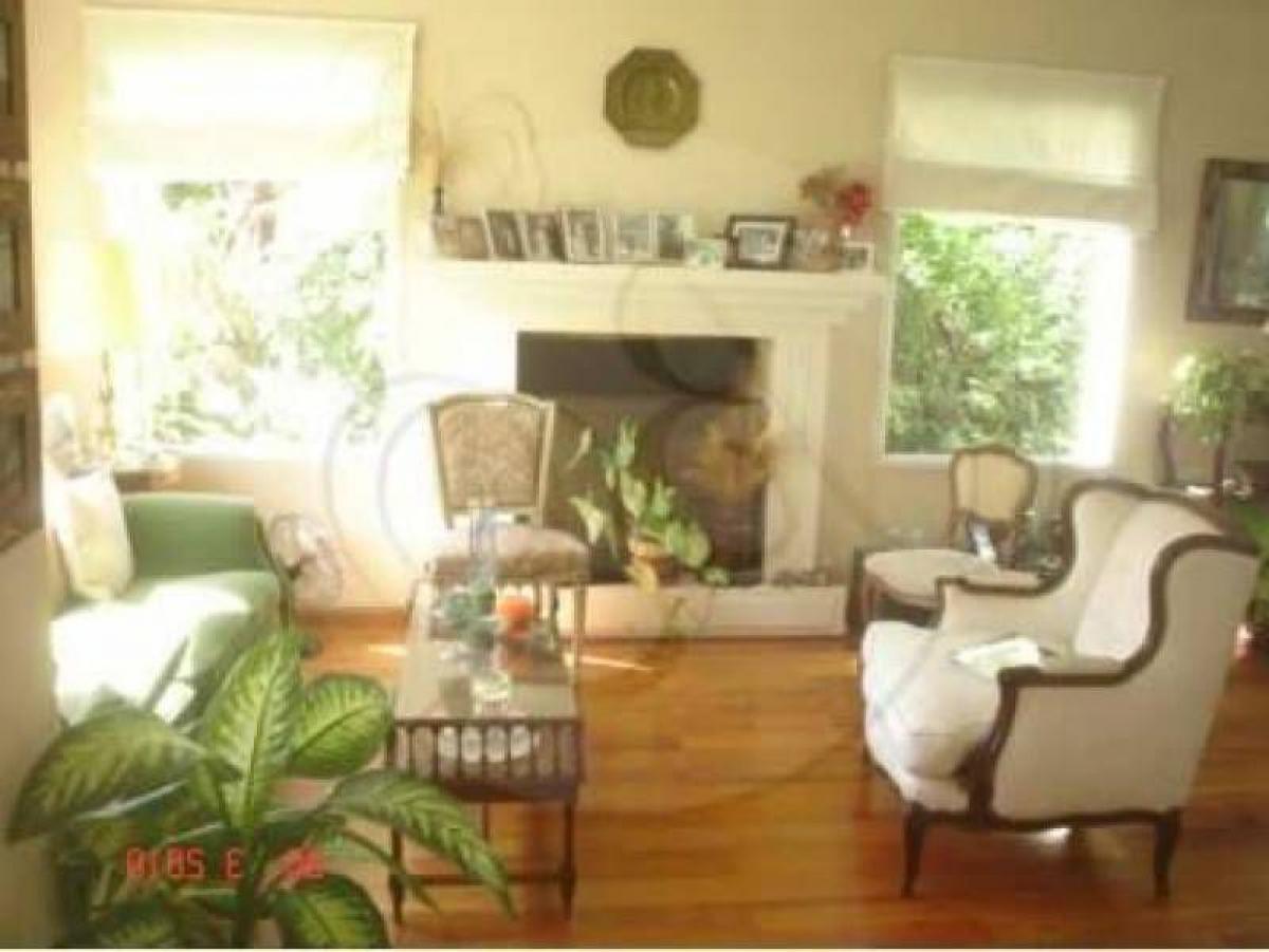 Casa de 3 dormitorios en Escobar, Argentina No. 3233