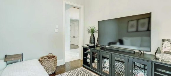 5 bedrooms House in Mississauga, Canada No. 545 4