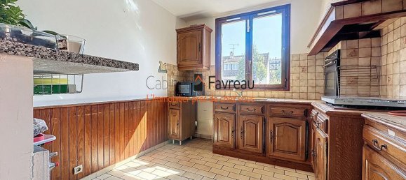 3 bedrooms House in Villejuif, France No. 187126 2