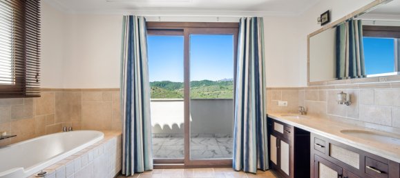 6 bedrooms Villa in Benahavis, Spain No. 4639 15