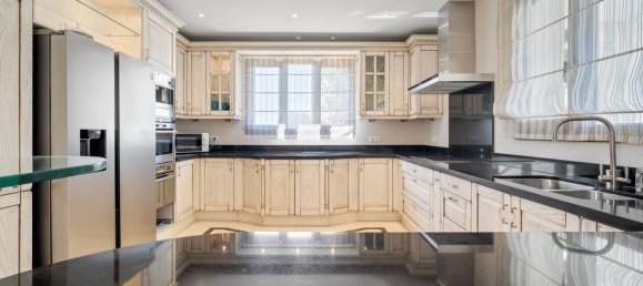 6 bedrooms Villa in Benahavis, Spain No. 4639 9