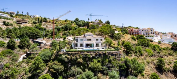 6 bedrooms Villa in Benahavis, Spain No. 4639 3