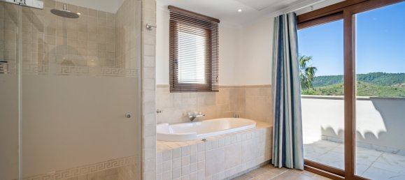 6 bedrooms Villa in Benahavis, Spain No. 4639 16