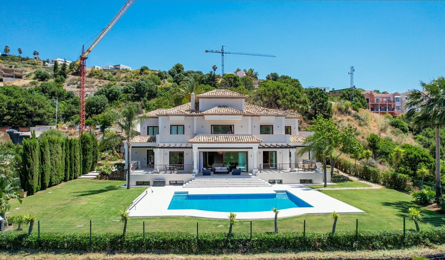 6 bedrooms Villa in Benahavis, Spain No. 4639