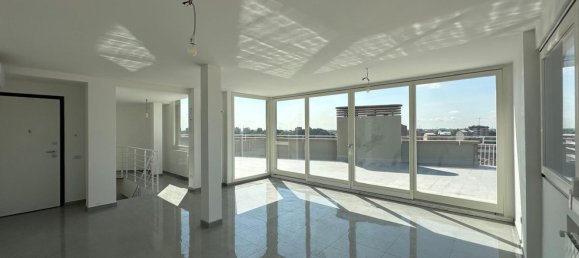 4 bedrooms Penthouse in Rho, Italy No. 364216 2