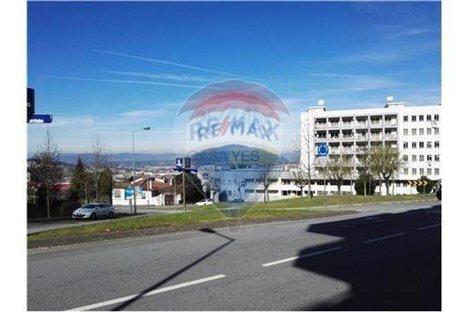 85m² Commercial property in Braga, Portugal No. 168075