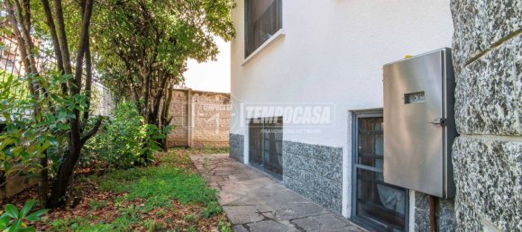 2 bedrooms Villa in Canegrate, Italy No. 283580 22