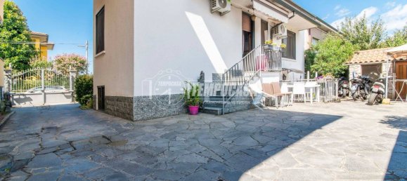 2 bedrooms Villa in Canegrate, Italy No. 283580 18