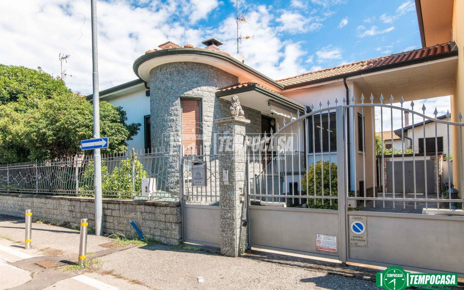 2 bedrooms Villa in Canegrate, Italy No. 283580