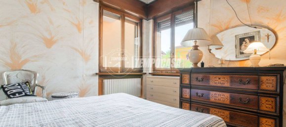 2 bedrooms Villa in Canegrate, Italy No. 283580 8