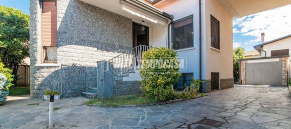 2 bedrooms Villa in Canegrate, Italy No. 283580 2