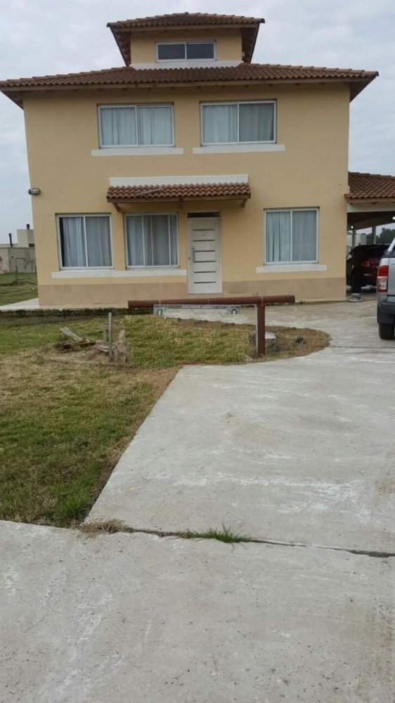 4 chambres Maison à Esteban Echeverria, Argentina No. 21729