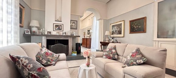 6 rooms Apartment in Naples, Italy No. 275903 2