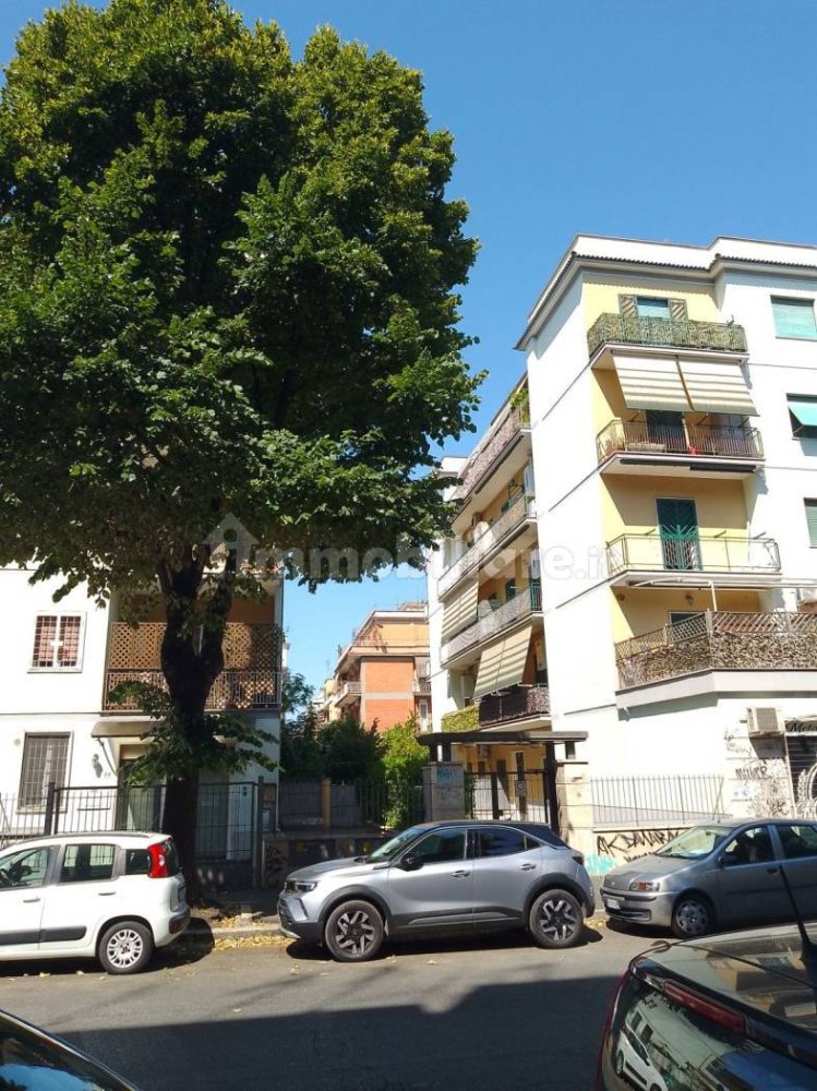 Квартира с 3 спальнями в Рим, Италия № 296580