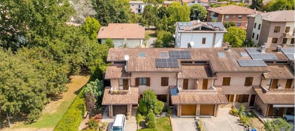 Дом с 4 комнатами в Нови ди Модена, Италия № 20018 46