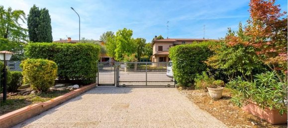 Дом с 4 комнатами в Нови ди Модена, Италия № 20018 13