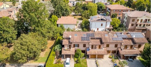 Дом с 4 комнатами в Нови ди Модена, Италия № 20018 45