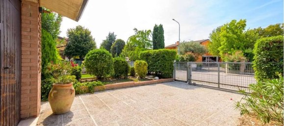 Дом с 4 комнатами в Нови ди Модена, Италия № 20018 15