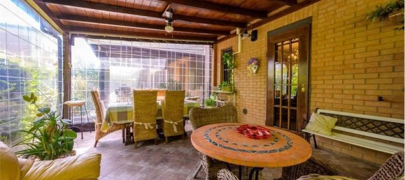 Дом с 4 комнатами в Нови ди Модена, Италия № 20018 3