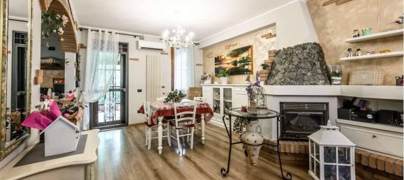 Дом с 4 комнатами в Нови ди Модена, Италия № 20018 5