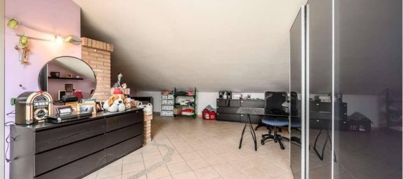 Дом с 4 комнатами в Нови ди Модена, Италия № 20018 38