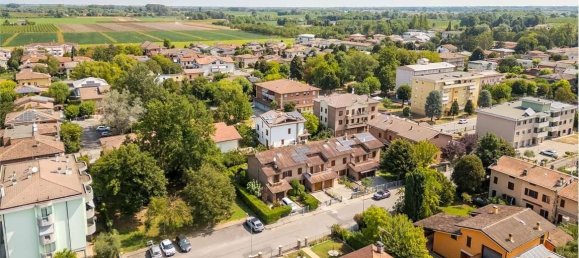 Дом с 4 комнатами в Нови ди Модена, Италия № 20018 48