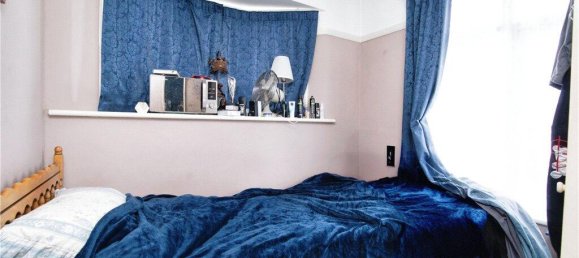 3 bedrooms House in Croydon, United Kingdom No. 7976 10